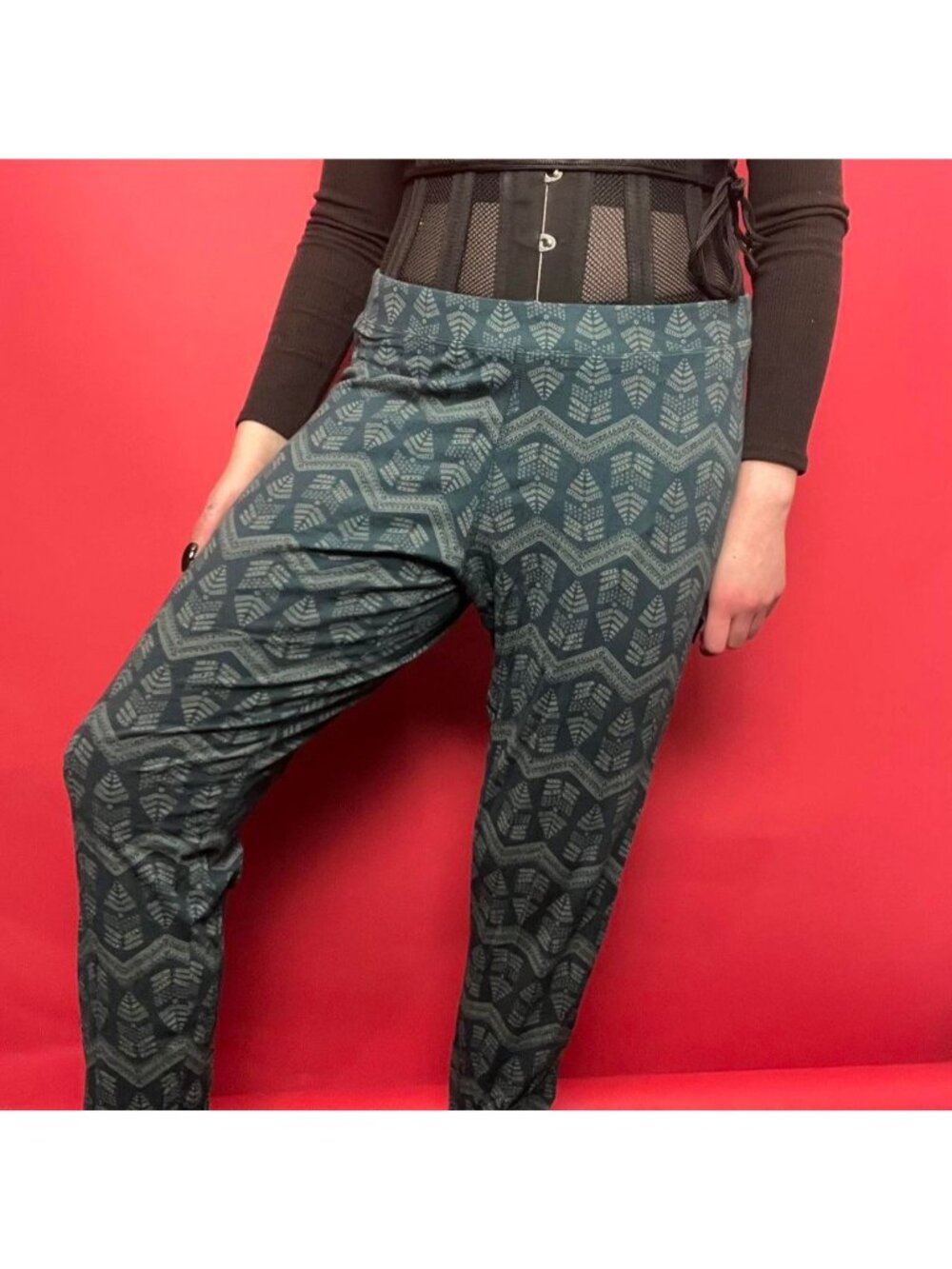 Toad & co / dark teal green geometric patterned leggings 💙💚